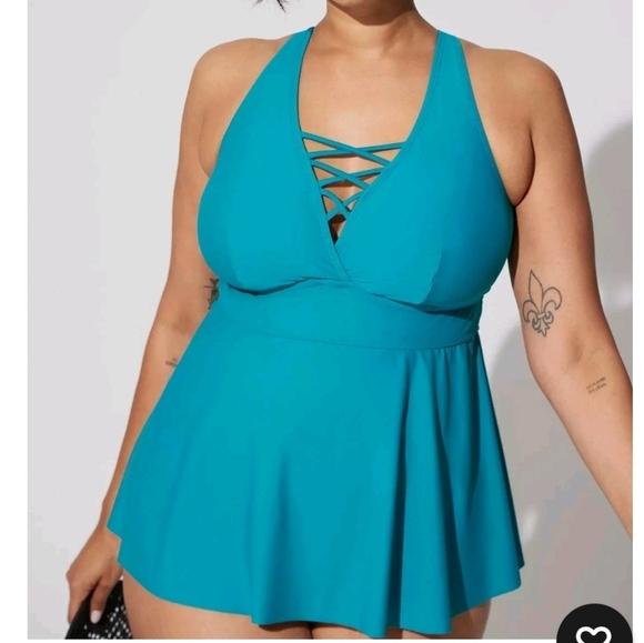 Torrid 6(6X) Wireless XO Triangle Padded Tankini Swim TOP ONLY - Picture 8 of 9